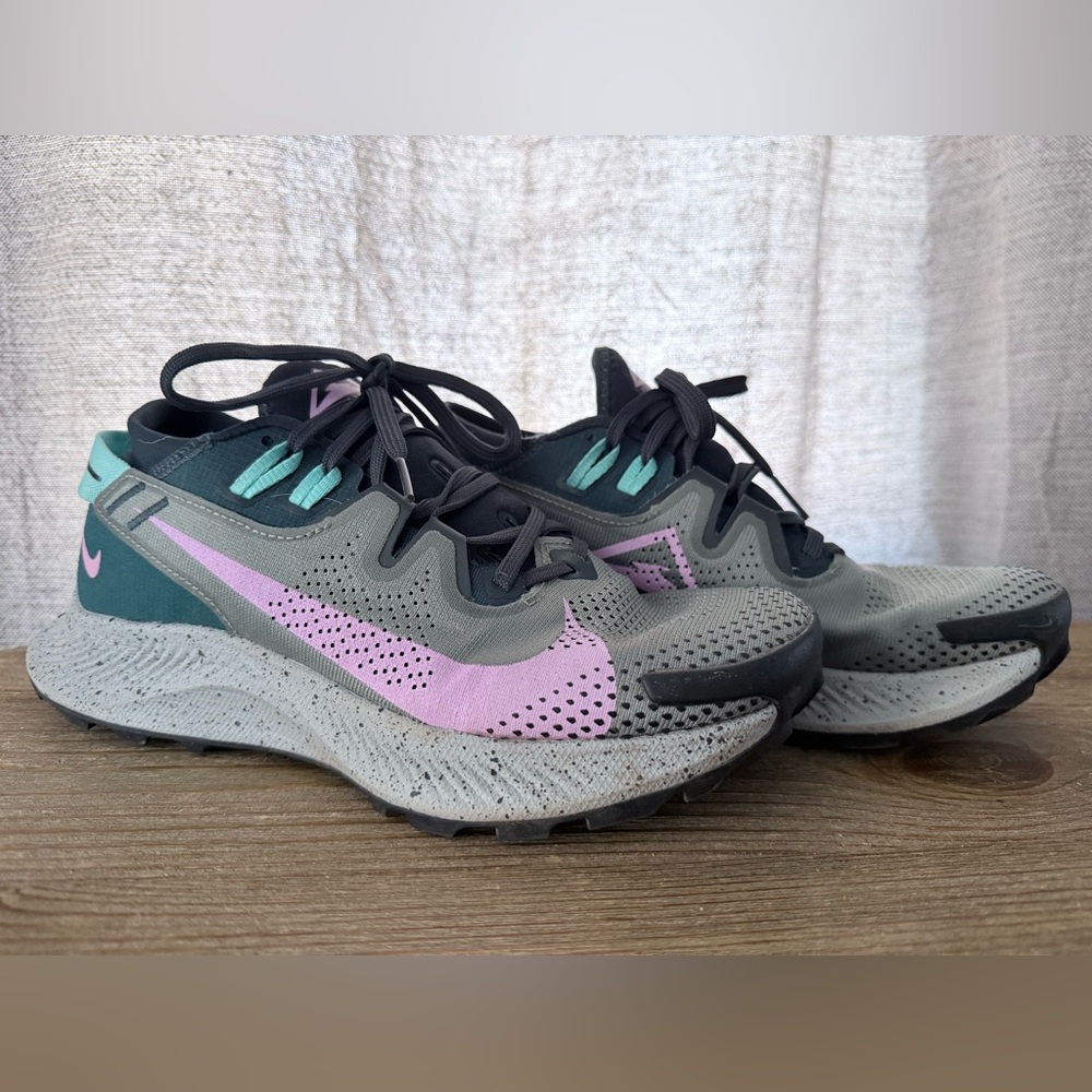 Women's Nike Trail Pegasus Athletic Shoes size 8